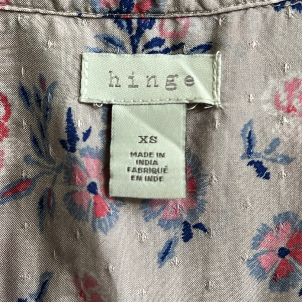 light blouse - Picture 3 of 6